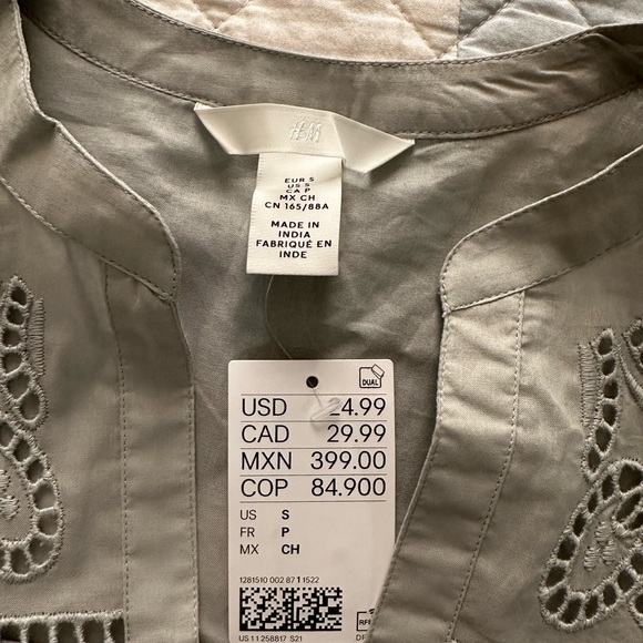 H&M Women’s Flutter Sleeve Top - Picture 2 of 3